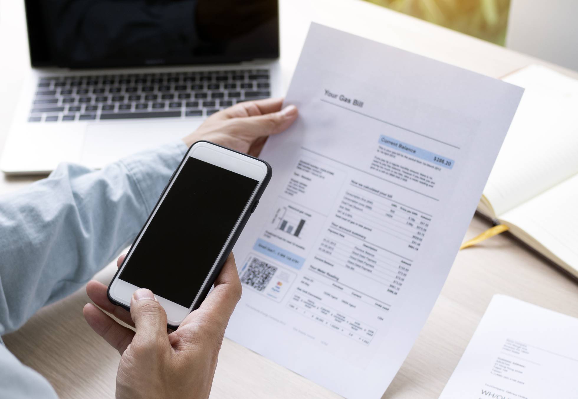 ¿Cómo se hace una factura con retención?